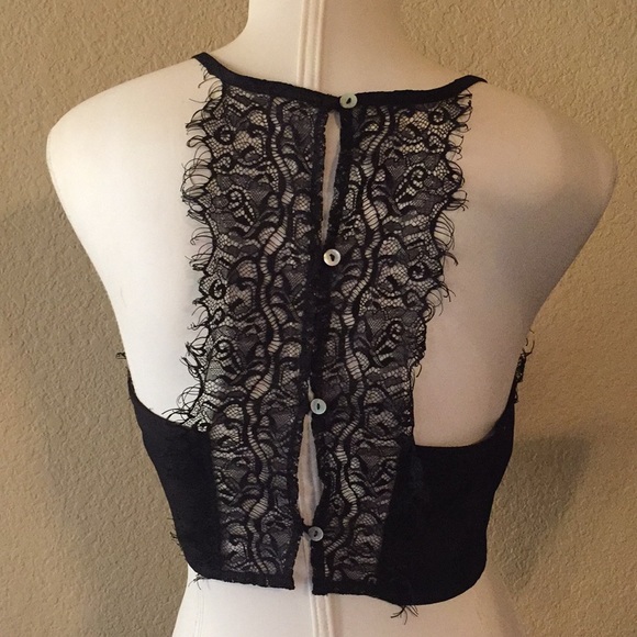 🚫 SOLD 🚫 Lacy black crop top - Picture 2 of 2
